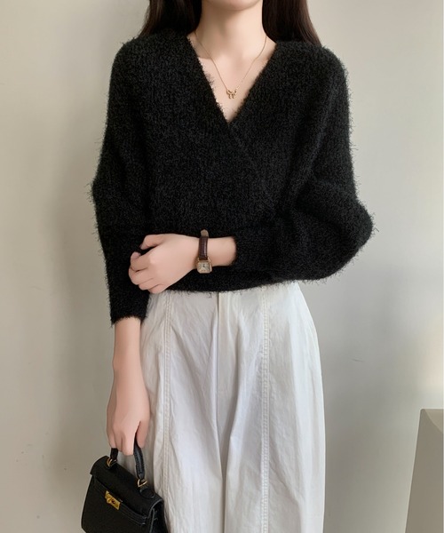 Maison Calme(メゾンカルム)の「カシュクールシャギーニットプルオーバー クロスVネック 春ニット(ニット/セーター・レディース・ピンク/ブラック/ホワイト/ブルー・F)」の7枚目の写真
