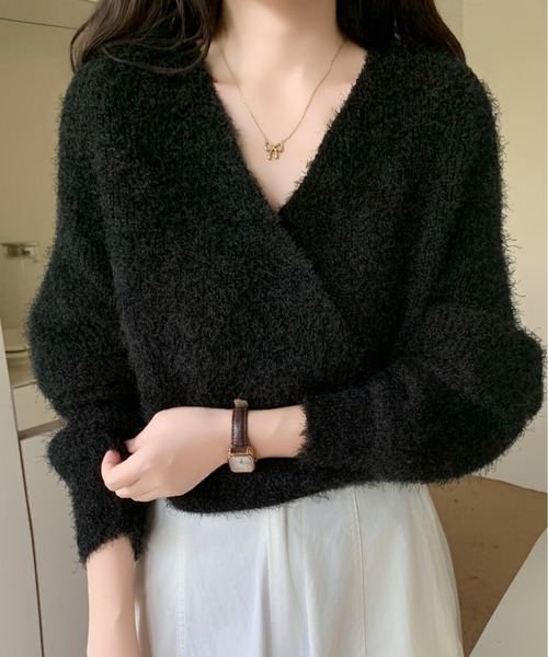 Maison Calme(メゾンカルム)の「カシュクールシャギーニットプルオーバー クロスVネック 春ニット(ニット/セーター・レディース・ピンク/ブラック/ホワイト/ブルー・F)」の8枚目の写真