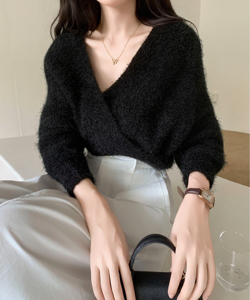 Maison Calme(メゾンカルム)の「カシュクールシャギーニットプルオーバー クロスVネック 春ニット(ニット/セーター・レディース・ピンク/ブラック/ホワイト/ブルー・F)」の9枚目の写真