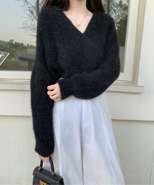 Maison Calme(メゾンカルム)の「カシュクールシャギーニットプルオーバー クロスVネック 春ニット(ニット/セーター・レディース・ピンク/ブラック/ホワイト/ブルー・F)」の11枚目の写真