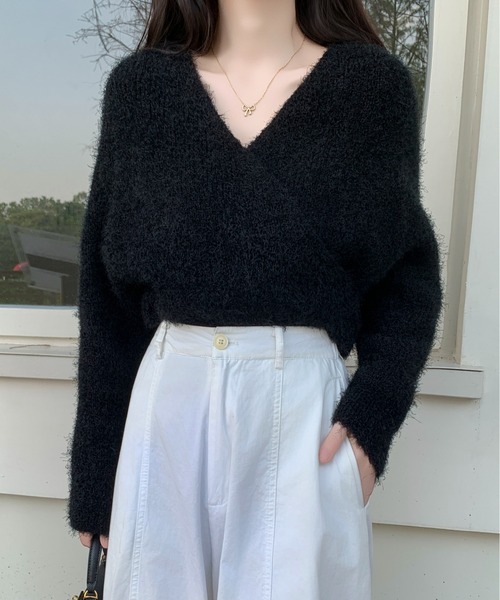 Maison Calme(メゾンカルム)の「カシュクールシャギーニットプルオーバー クロスVネック 春ニット(ニット/セーター・レディース・ピンク/ブラック/ホワイト/ブルー・F)」の12枚目の写真