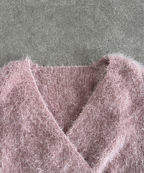 Maison Calme(メゾンカルム)の「カシュクールシャギーニットプルオーバー クロスVネック 春ニット(ニット/セーター・レディース・ピンク/ブラック/ホワイト/ブルー・F)」の15枚目の写真