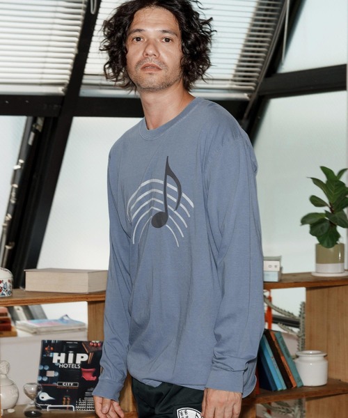 No Rain No Rainbow(ノーレインノーレインボー)の「mlt5389-pigment long sleeve T-shirt with musical note print ロングスリーブカットソー(NR25W-20)(Tシャツ/カットソー・メンズ・ホワイト/ブラック系その他/ブルー系その他・S/M/L/XL)」の12枚目の写真