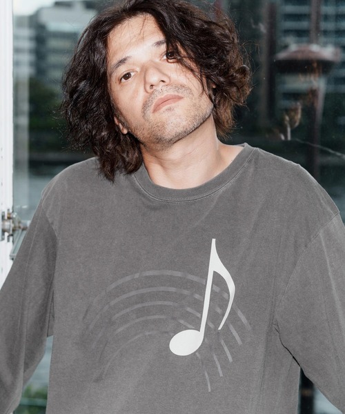No Rain No Rainbow(ノーレインノーレインボー)の「mlt5389-pigment long sleeve T-shirt with musical note print ロングスリーブカットソー(NR25W-20)(Tシャツ/カットソー・メンズ・ホワイト/ブラック系その他/ブルー系その他・S/M/L/XL)」の16枚目の写真