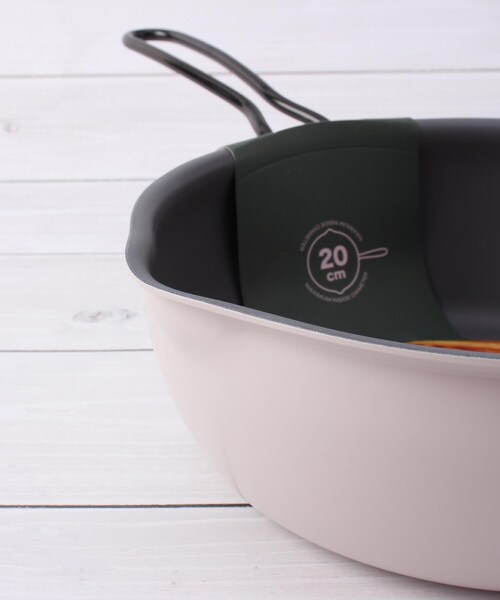 one'sterrace（ワンズテラス）の「Aggta メモリ付揚げ物フライパン 20cm（鍋/フライパン・レディース・ブラック系8・99）」の5枚目の写真