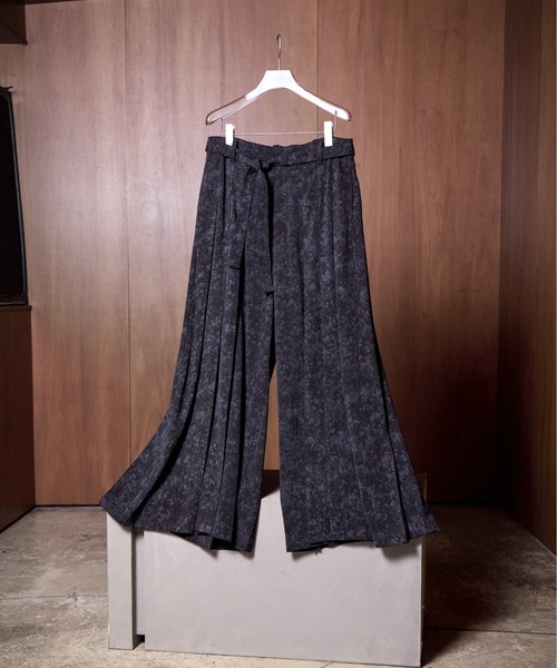 HARE（ハレ）の「【SET UP対応】YOSEハカマパンツ(HARE)（その他パンツ・メンズ・ブラック/レッド/グレー系その他/パープル/グレー系その他2・SMALL/MEDIUM/LARGE）」の2枚目の写真