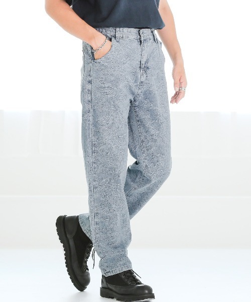 LUXSTYLE(ラグスタイル)の「ペイズリー柄テーパードデニムパンツ(デニムパンツ・メンズ・ブルー/ブラック・M/L)」の1枚目の写真