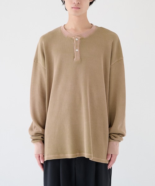 KANEMASA PHIL.（カネマサフィル）の「【KANEMASA PHIL.】18G Garment Dye Waffle Henry Neck（Tシャツ/カットソー・メンズ・ベージュ/チャコールグレー・MEDIUM/LARGE）」の22枚目の写真