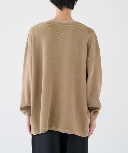 KANEMASA PHIL.（カネマサフィル）の「【KANEMASA PHIL.】18G Garment Dye Waffle Henry Neck（Tシャツ/カットソー・メンズ・ベージュ/チャコールグレー・MEDIUM/LARGE）」の4枚目の写真