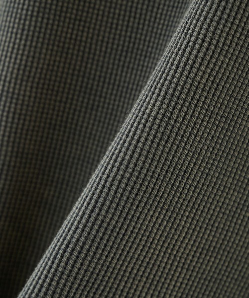 KANEMASA PHIL.（カネマサフィル）の「【KANEMASA PHIL.】18G Garment Dye Waffle Henry Neck（Tシャツ/カットソー・メンズ・ベージュ/チャコールグレー・MEDIUM/LARGE）」の16枚目の写真