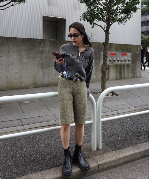 Ameri（アメリ）の「DAMAGE LOGO SHORT KNIT TOP（ニット/セーター・レディース・ブラック/ブラウン/ピンク・FREE）」の16枚目の写真