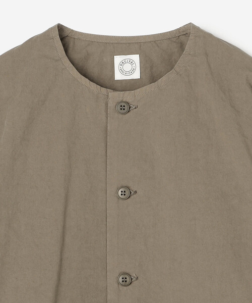 ORCIVAL（オーシバル）の「ORCIVAL | コットンツイル ノーカラーシャツブルゾン WOMEN（シャツ/ブラウス・レディース・モカ/イエロー/ライトグレー・1）」の7枚目の写真