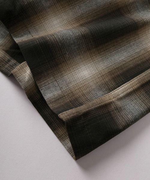 SlashDate（スラッシュデイト）の「【82】 クロップド オンブレチェックシャツ（シャツ/ブラウス・メンズ・ブラウン/ブラック/ブルー・M/L/XL）」の6枚目の写真