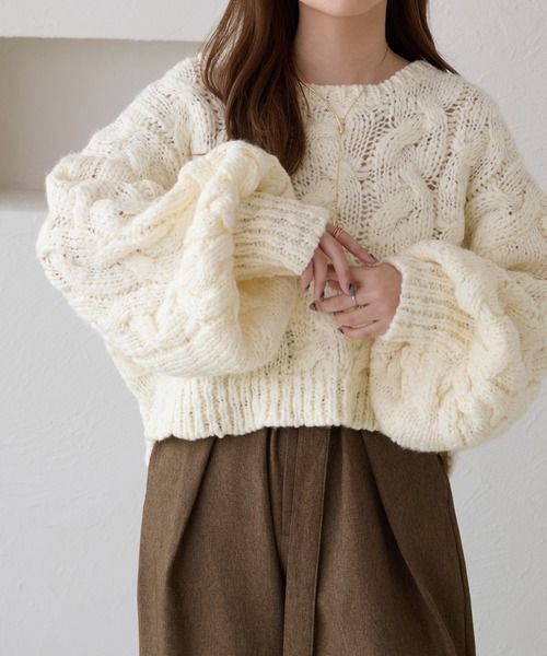 apres jour clair（アプレジュールクレア）の「【apres jour clair】袖ボリュームケーブルニット（ニット/セーター・レディース・グレー/ブラウン系その他/アイボリー/ネイビー・X-LARGE/フリー）」の2枚目の写真