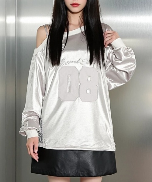.KOM(ドットコム)の「A'GEM/9 × .kom 『.KOM/ドットケーオーエム』 Y2K Lace Design Sporty Long Sleeve T-shirt/Y2K レースデザイン スポーティ長袖Tシャツ(Tシャツ/カットソー・レディース・シルバー/ブラック・FREE)」の2枚目の写真