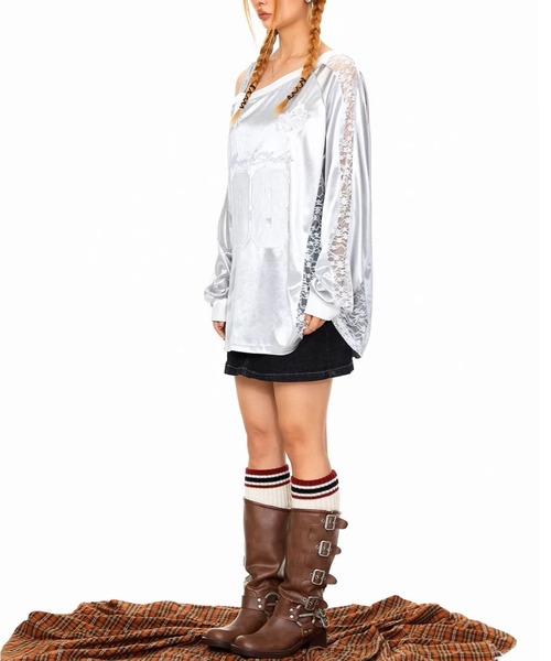 .KOM(ドットコム)の「A'GEM/9 × .kom 『.KOM/ドットケーオーエム』 Y2K Lace Design Sporty Long Sleeve T-shirt/Y2K レースデザイン スポーティ長袖Tシャツ(Tシャツ/カットソー・レディース・シルバー/ブラック・FREE)」の17枚目の写真