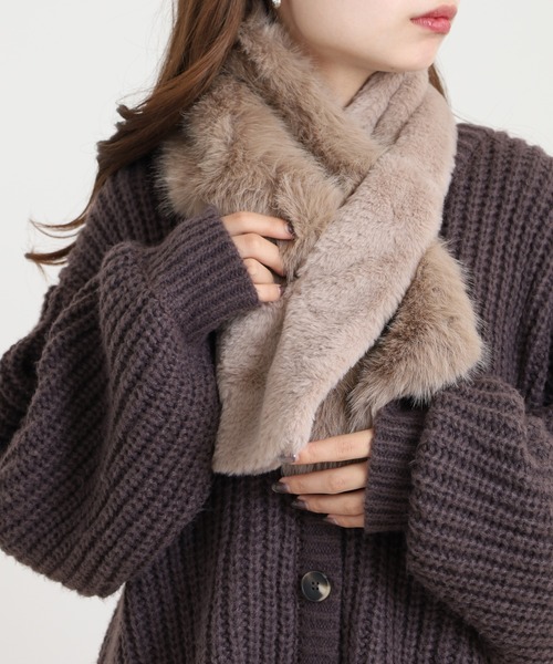 FUNALIVE（ファンアライブ）の「Craig ボリューム 異素材ファー ティペット/ふんわりファー フェイクファー エコファー（ネックウォーマー/スヌード・レディース・ダークベージュ/ブラック/アイボリー・F）」の11枚目の写真