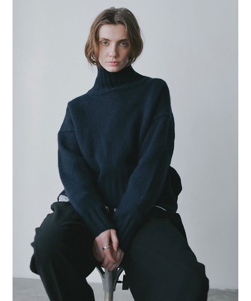 HER.(ハー)の「ハイネックニットプルオーバー(ニット/セーター・レディース・ネイビー/オフホワイト/ベージュ・フリー)」の4枚目の写真