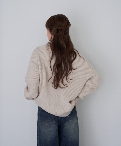 RAY CASSIN（レイカズン）の「スタンド胸刺繍ニット（ニット/セーター・レディース・グレー/ネイビー/ライトベージュ/ブルー・FREE）」の7枚目の写真