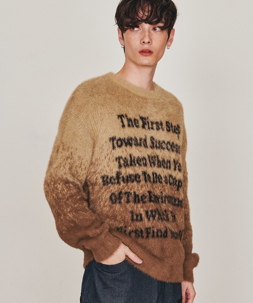 Revo.（レボ）の「オーバーサイズ グランジ ロゴプリント シャギーニット プルオーバー（ニット/セーター・メンズ・ブラック/ブラウン/オフホワイト/グレー・M/L）」の4枚目の写真