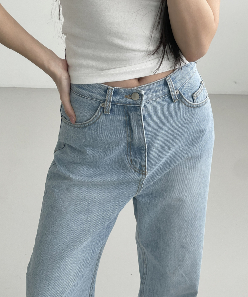 muahmuah（ムーアムーア）の「ワイドデニムパンツ [ライトブルー]（デニムパンツ・レディース・その他・SMALL/MEDIUM）」の2枚目の写真