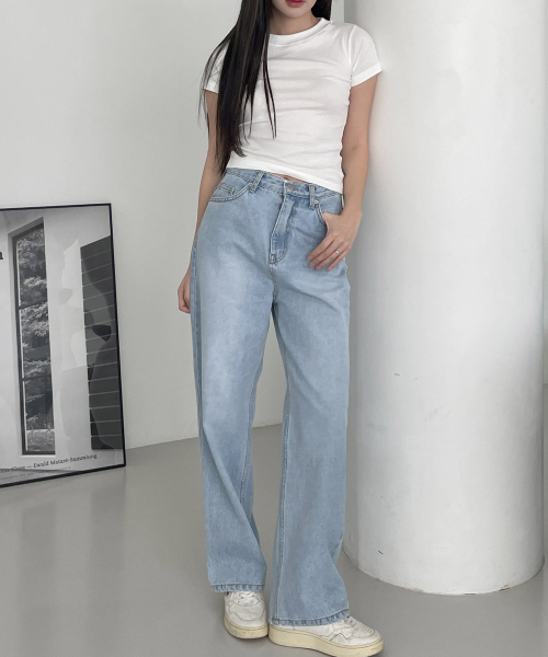 muahmuah（ムーアムーア）の「ワイドデニムパンツ [ライトブルー]（デニムパンツ・レディース・その他・SMALL/MEDIUM）」の3枚目の写真
