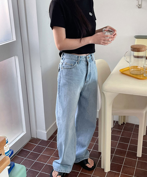 muahmuah（ムーアムーア）の「ワイドデニムパンツ [ライトブルー]（デニムパンツ・レディース・その他・SMALL/MEDIUM）」の5枚目の写真