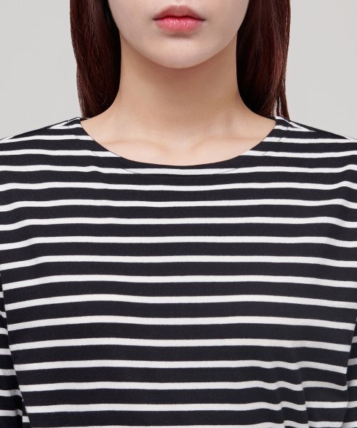 MUSINSA STANDARD WOMAN（ムシンサスタンダードウーマン）の「ウィメンズストライプボートネック長袖Tシャツ[ブラック/アイボリー]（Tシャツ/カットソー・レディース・その他・SMALL/MEDIUM/X-SMALL/LARGE）」の4枚目の写真