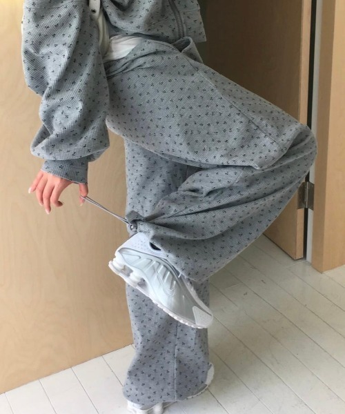 FAVORITO(ファヴォリート)の「ショートトップス+ワイドパンツセットアップ(セットアップ・レディース・グレー/ベージュ・F)」の7枚目の写真