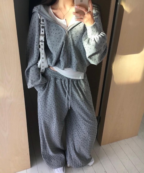 FAVORITO(ファヴォリート)の「ショートトップス+ワイドパンツセットアップ(セットアップ・レディース・グレー/ベージュ・F)」の8枚目の写真
