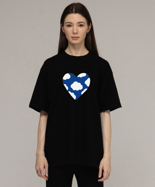 GRAVER（グレーバー）の「[ユニセックス]ビッグブルーハートクラウドスマイル半袖Tシャツ_ブラック（Tシャツ/カットソー・レディース・ブラック・SMALL/MEDIUM/LARGE）」の3枚目の写真