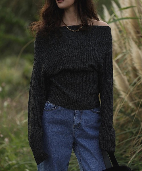 esutoreja（エストレジャ）の「オフショルダーリブニット（ニット/セーター・レディース・グレイッシュベージュ/チャコール/ブラウン・FREE）」の2枚目の写真