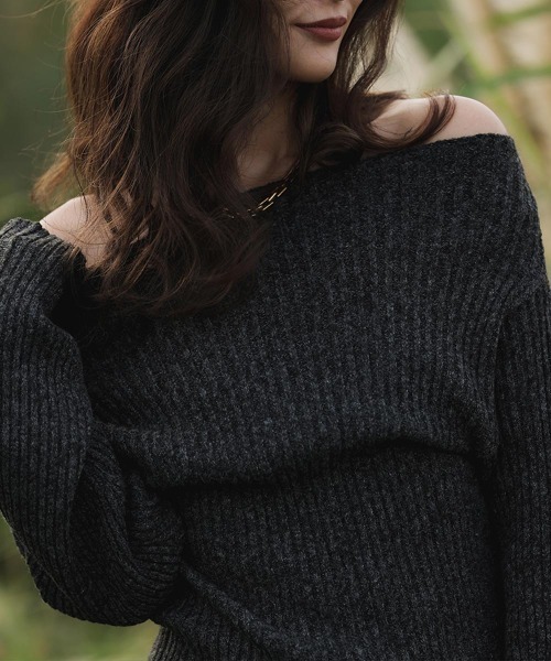 esutoreja（エストレジャ）の「オフショルダーリブニット（ニット/セーター・レディース・グレイッシュベージュ/チャコール/ブラウン・FREE）」の4枚目の写真