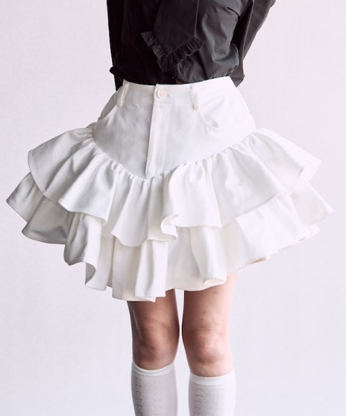 lilLilly（リルリリー）の「アシンメトリーフリルデニムミニスカート（スカート・レディース・ブラック/ホワイト・FREE）」の2枚目の写真