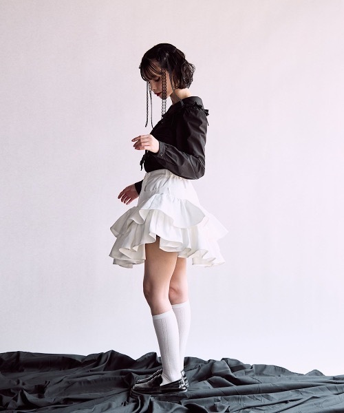 lilLilly（リルリリー）の「アシンメトリーフリルデニムミニスカート（スカート・レディース・ブラック/ホワイト・FREE）」の4枚目の写真