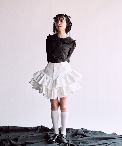 lilLilly（リルリリー）の「アシンメトリーフリルデニムミニスカート（スカート・レディース・ブラック/ホワイト・FREE）」の3枚目の写真