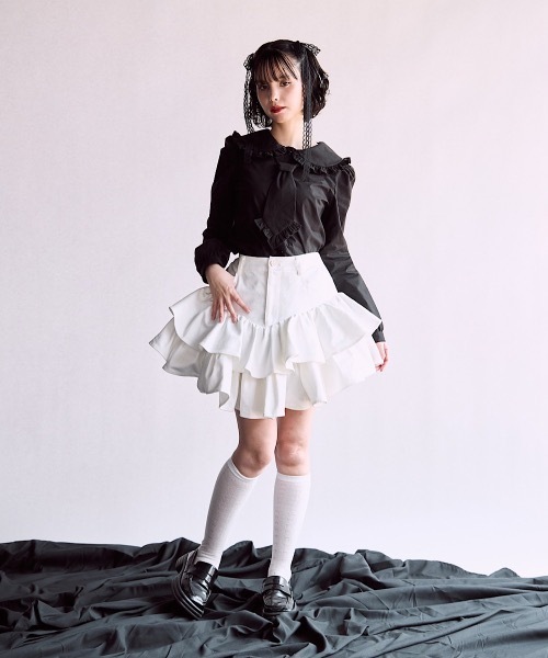 lilLilly（リルリリー）の「アシンメトリーフリルデニムミニスカート（スカート・レディース・ブラック/ホワイト・FREE）」の13枚目の写真