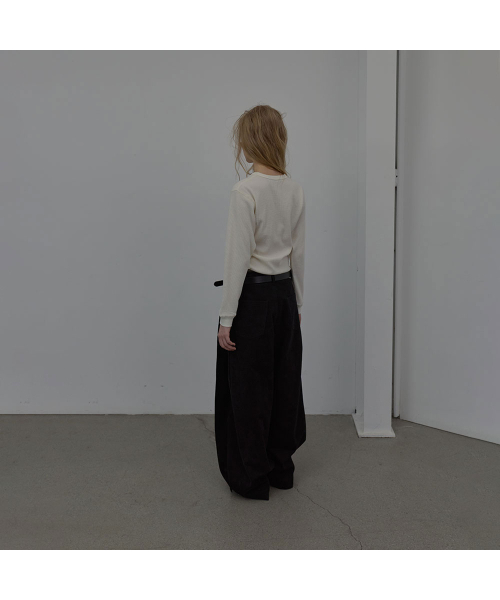 LCDC TM(エルシーディーシーティーエム)の「CURVED SNAP PANTS (BLACK)(その他パンツ・レディース・その他・SMALL/MEDIUM)」の4枚目の写真