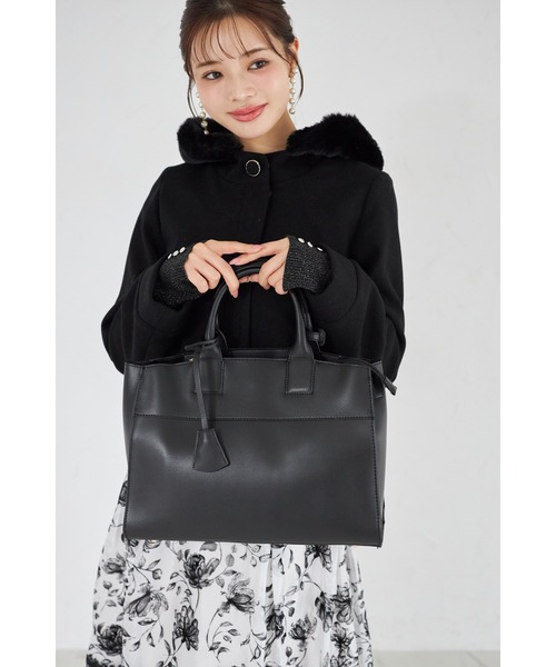 tocco closet（トッコ　クローゼット）の「２ＷＡＹショルダー＆キーチャーム付きフェイクレザーバッグ（ショルダーバッグ・レディース・モカ/ライトグレー・M）」の3枚目の写真