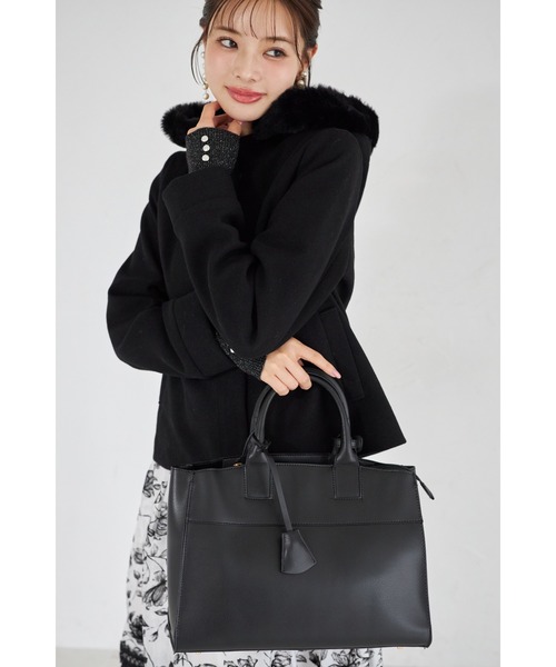 tocco closet（トッコ　クローゼット）の「２ＷＡＹショルダー＆キーチャーム付きフェイクレザーバッグ（ショルダーバッグ・レディース・モカ/ライトグレー・M）」の4枚目の写真