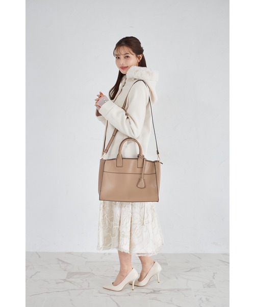 tocco closet（トッコ　クローゼット）の「２ＷＡＹショルダー＆キーチャーム付きフェイクレザーバッグ（ショルダーバッグ・レディース・モカ/ライトグレー・M）」の10枚目の写真