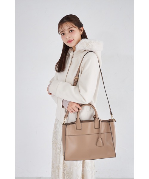 tocco closet（トッコ　クローゼット）の「２ＷＡＹショルダー＆キーチャーム付きフェイクレザーバッグ（ショルダーバッグ・レディース・モカ/ライトグレー・M）」の11枚目の写真