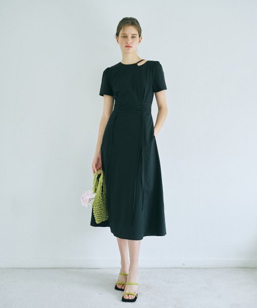 ETMON(エトモン)の「Neck Cut-Out Shirring Dress Black(ワンピース・レディース・その他・SMALL/MEDIUM)」の2枚目の写真