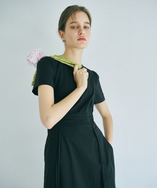 ETMON(エトモン)の「Neck Cut-Out Shirring Dress Black(ワンピース・レディース・その他・SMALL/MEDIUM)」の4枚目の写真