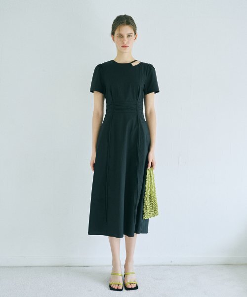 ETMON(エトモン)の「Neck Cut-Out Shirring Dress Black(ワンピース・レディース・その他・SMALL/MEDIUM)」の6枚目の写真