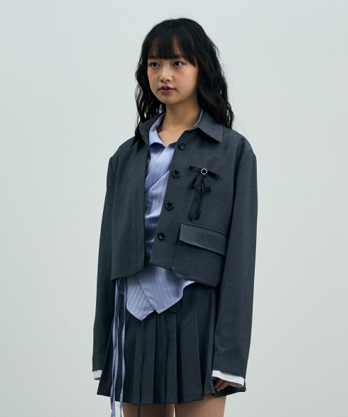 ARI(アリ)の「MILD CROP BLAZER / CHARCOAL(テーラードジャケット・レディース・チャコール・FREE)」の2枚目の写真