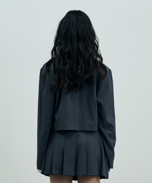 ARI(アリ)の「MILD CROP BLAZER / CHARCOAL(テーラードジャケット・レディース・チャコール・FREE)」の3枚目の写真