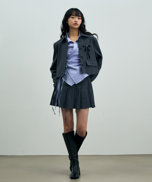 ARI(アリ)の「MILD CROP BLAZER / CHARCOAL(テーラードジャケット・レディース・チャコール・FREE)」の4枚目の写真