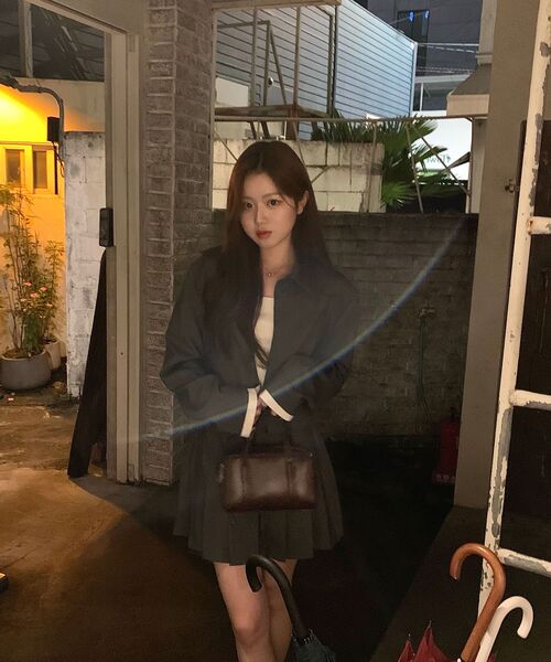 ARI(アリ)の「MILD CROP BLAZER / CHARCOAL(テーラードジャケット・レディース・チャコール・FREE)」の6枚目の写真