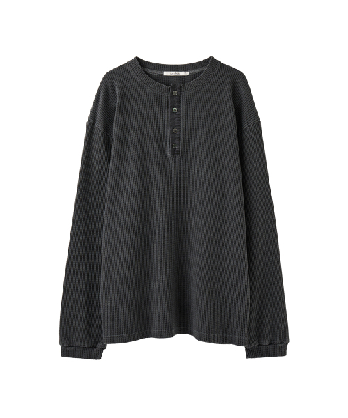 AREUBAN(アルバン)の「ヘンリーソフトワッフルロングスリーブ_ブリーチチャコール(Tシャツ/カットソー・メンズ・ダークグレー・1/2)」の1枚目の写真